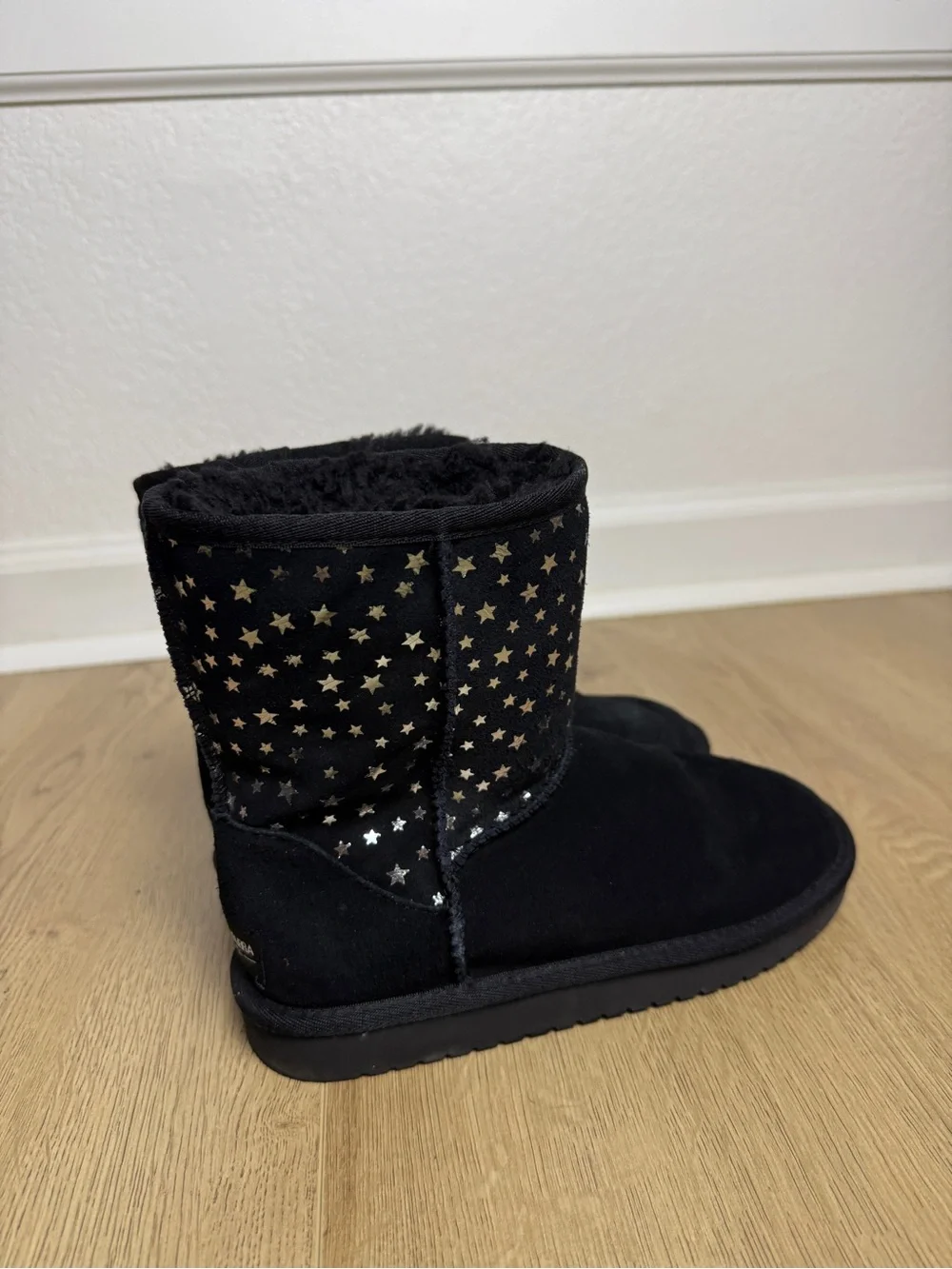 Girl’s Koolaburra by Ugg stars boots size 3